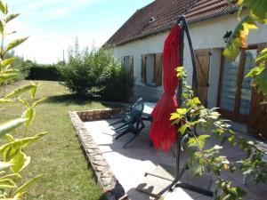Maisons de vacances Ravissante Fermette Renovee avec Jardin Clos, Cheminee et WiFi - Animaux Acceptes - FR-1-489-83 : photos des chambres