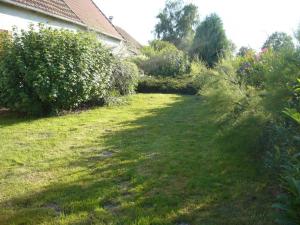Maisons de vacances Ravissante Fermette Renovee avec Jardin Clos, Cheminee et WiFi - Animaux Acceptes - FR-1-489-83 : photos des chambres