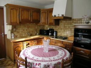 Grande maison à Saint-Pourçain avec piscine, sauna et WiFi - FR-1-489-60