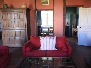 Maisons de vacances Grande Ferme avec Piscine Privative et Jardin, Proche Etang, Chappes - FR-1-489-90 : photos des chambres