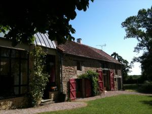 Maisons de vacances Fermette renovee avec charme Bourbonnais, jardin arbore, clim, Wifi, animaux acceptes, proche Commentry - FR-1-489-228 : photos des chambres