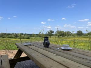Maisons de vacances Charmant gite a la ferme avec tout confort, proche de Bourbon-l'Archambault, ideal pour randos et curistes - FR-1-489-432 : photos des chambres