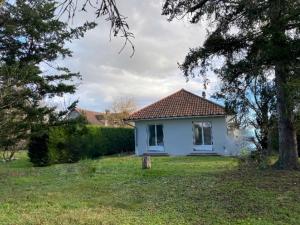 Maison contemporaine avec jardin au calme, proche centre village - FR-1-489-417