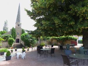 Maisons de vacances Maison de charme avec terrasse privee et activites familiales, proche de Souvigny et St Pourcain sur Sioule - FR-1-489-93 : photos des chambres