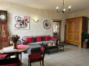 Maisons de vacances Charmante maison renovee, 4-5 pers., jardin clos, pres de Charroux et Ebreuil. Draps inclus, animaux OK - FR-1-489-181 : photos des chambres