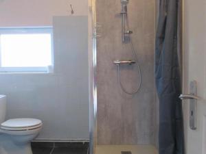 Maisons de vacances Charmant cottage renove avec jardin prive, cheminee, proche foret, commerces et loisirs - FR-1-489-377 : photos des chambres