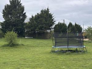 Maisons de vacances Gite Rouge paisible a la ferme, animaux acceptes, wifi inclus - FR-1-489-559 : photos des chambres