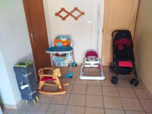 Maisons de vacances Gite Rouge paisible a la ferme, animaux acceptes, wifi inclus - FR-1-489-559 : photos des chambres
