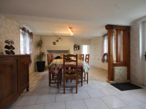 Maisons de vacances Gite renove a la ferme, 4 chambres, jardin clos, WiFi, parking, animaux, activites nature a proximite - FR-1-497-27 : photos des chambres