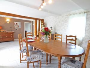 Maisons de vacances Gite renove a la ferme, 4 chambres, jardin clos, WiFi, parking, animaux, activites nature a proximite - FR-1-497-27 : photos des chambres
