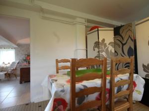 Maisons de vacances Gite renove a la ferme, 4 chambres, jardin clos, WiFi, parking, animaux, activites nature a proximite - FR-1-497-27 : photos des chambres