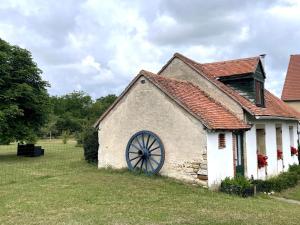 Maisons de vacances Fermette restauree au calme avec climatisation et jardin - FR-1-489-580 : photos des chambres