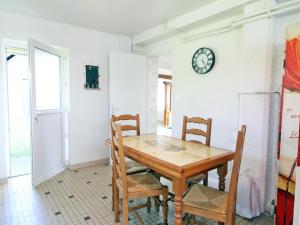 Maisons de vacances Gite renove a la ferme, 4 chambres, jardin clos, WiFi, parking, animaux, activites nature a proximite - FR-1-497-27 : photos des chambres