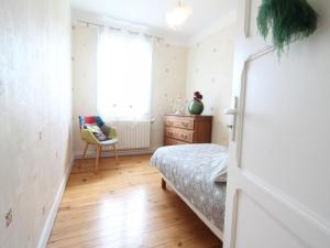Maisons de vacances Gite renove a la ferme, 4 chambres, jardin clos, WiFi, parking, animaux, activites nature a proximite - FR-1-497-27 : photos des chambres