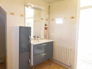 Maisons de vacances Gite renove a la ferme, 4 chambres, jardin clos, WiFi, parking, animaux, activites nature a proximite - FR-1-497-27 : photos des chambres