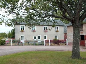Maisons de vacances Gite renove a la ferme, 4 chambres, jardin clos, WiFi, parking, animaux, activites nature a proximite - FR-1-497-27 : photos des chambres