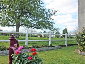 Maisons de vacances Gite renove a la ferme, 4 chambres, jardin clos, WiFi, parking, animaux, activites nature a proximite - FR-1-497-27 : photos des chambres