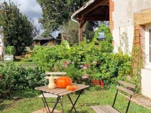 Maisons de vacances Ferme renovee avec charme, 4 chambres, grand jardin prive, cheminee, proche nature a Gouise ! - FR-1-489-374 : photos des chambres