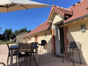 Gîte de charme à Thiel-sur-Acolin avec jardin et climatisation - FR-1-489-338