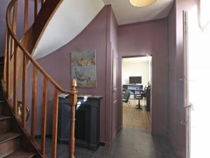 Maison Spacieuse avec Piscine Couverte et Wifi à Laleu - FR-1-497-46