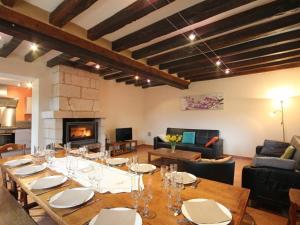 Maisons de vacances Maison de campagne renovee avec jardin clos, terrasse, jeux, 5 chambres, et animaux acceptes - FR-1-497-109 : photos des chambres