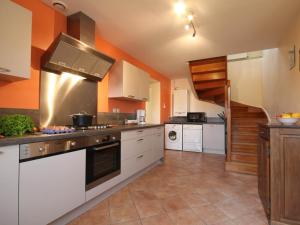 Maisons de vacances Maison de campagne renovee avec jardin clos, terrasse, jeux, 5 chambres, et animaux acceptes - FR-1-497-109 : photos des chambres
