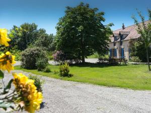 Maisons de vacances Gite familial en ferme equestre avec piscine, nature et confort a Souvigny - FR-1-489-466 : photos des chambres