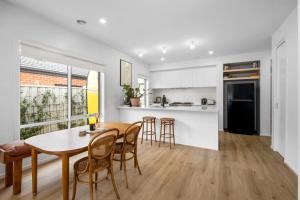 3BR Light-filled Retreat Mt Duneed