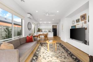 3BR Light-filled Retreat Mt Duneed