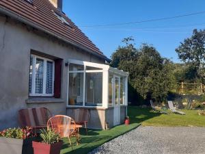 Maisons de vacances Gite Champetre avec Animaux, Spa et Tout Confort en Pleine Nature Bourbonnaise - FR-1-489-539 : photos des chambres