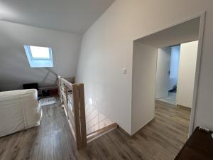 Maisons de vacances Gite Champetre avec Animaux, Spa et Tout Confort en Pleine Nature Bourbonnaise - FR-1-489-539 : photos des chambres