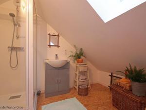 Maisons de vacances Gite familial tout confort avec jeux et jardin, proche voie verte et riviere - FR-1-497-132 : photos des chambres