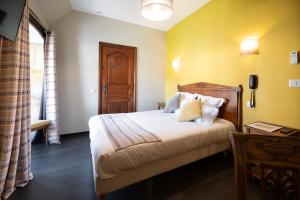 Hotels Hotel La Couleuvrine Sarlat Centre Ville : photos des chambres
