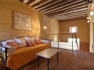 Maisons de vacances Spacieuse longere Percheronne avec jardin, spa, activites familiales et peche a la ferme - FR-1-497-138 : photos des chambres
