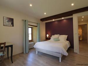 Maisons de vacances Spacieuse longere Percheronne avec jardin, spa, activites familiales et peche a la ferme - FR-1-497-138 : photos des chambres