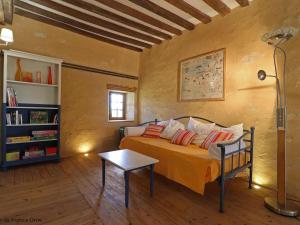 Maisons de vacances Spacieuse longere Percheronne avec jardin, spa, activites familiales et peche a la ferme - FR-1-497-138 : photos des chambres