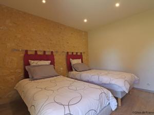 Maisons de vacances Spacieuse longere Percheronne avec jardin, spa, activites familiales et peche a la ferme - FR-1-497-138 : photos des chambres