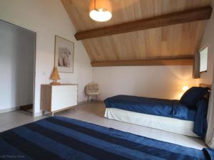 Maisons de vacances Gite familial avec jardin, proche chemins de randonnee, ideal pour 12 pers. avec salle de reception - FR-1-497-118 : photos des chambres