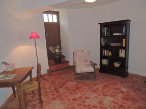 Maisons de vacances Gite familial avec jardin, proche chemins de randonnee, ideal pour 12 pers. avec salle de reception - FR-1-497-118 : photos des chambres