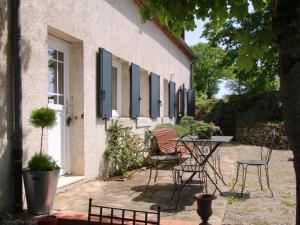Maisons de vacances Gite cosy avec terrasse et WiFi - 2 ch, 4 pers a Besson - FR-1-489-355 : photos des chambres