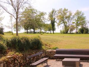 Maisons de vacances Gite cosy avec terrasse et WiFi - 2 ch, 4 pers a Besson - FR-1-489-355 : photos des chambres