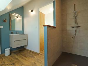 Maisons de vacances Maison de vacances avec SPA privatif, proche etang et randonnees, ideale pour familles - FR-1-497-189 : photos des chambres