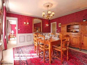 Maisons de vacances Maison independante avec jardin privatif, cheminee et acces direct a la foret - FR-1-497-180 : photos des chambres