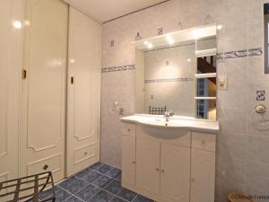 Maisons de vacances Maison independante avec jardin privatif, cheminee et acces direct a la foret - FR-1-497-180 : photos des chambres