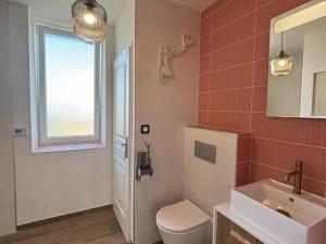 Maisons de vacances Gite Pop Art Colore, 6 pers, Proche Vichy - FR-1-489-519 : photos des chambres