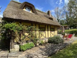 Chaumière typique avec cheminée et jardin, animaux acceptés - FR-1-497-202