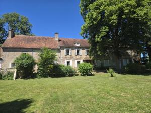 Maisons de vacances Gite de charme a Souvigny avec jardin et animaux acceptes - FR-1-489-583 : photos des chambres