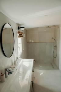 Maisons de vacances Provencal House With Pool In Auribeau-Sur-Siagne : photos des chambres