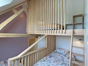 Maisons de vacances Gite familial de charme pour 13 pers. avec cheminee historique, terrasse, jardin et 3 salles d-eau. - FR-1-497-209 : photos des chambres