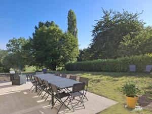 Maisons de vacances Gite familial de charme pour 13 pers. avec cheminee historique, terrasse, jardin et 3 salles d-eau. - FR-1-497-209 : photos des chambres